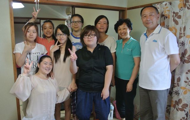 教务处副处长张菊芳老师走访学生寝室.jpg