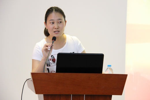 6.图为学生工作部丁丽老师讲解国家助学贷款事宜.JPG