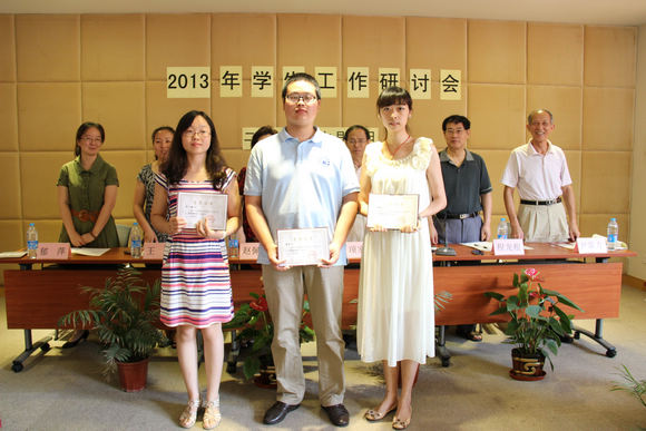 7.图为2012-2013学年优秀辅导员代表.JPG