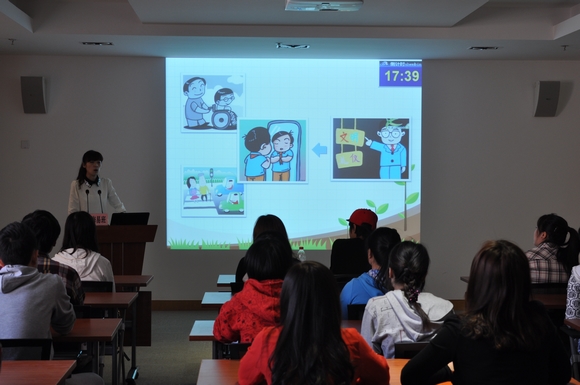 1.艺术学院刘娜老师主持主题班会.JPG