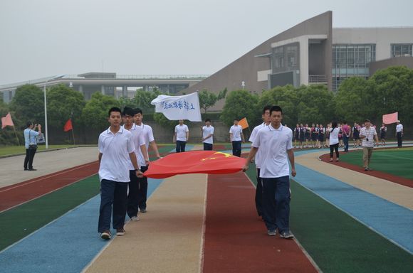 DSC_0657   国旗和校旗入场.jpg