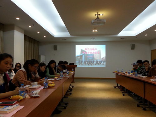 学生干部座谈会.jpg