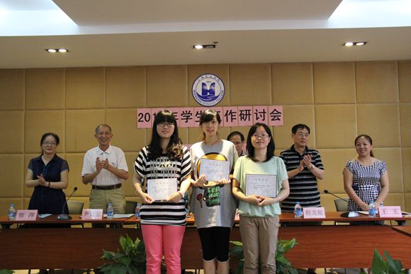 8.2013-2014学年“优秀辅导员”代表.jpg