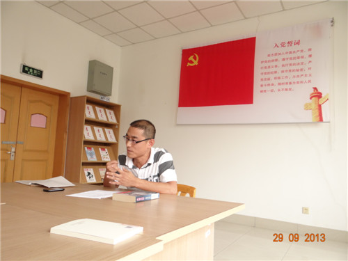 祁志波老师讲授党课.jpg