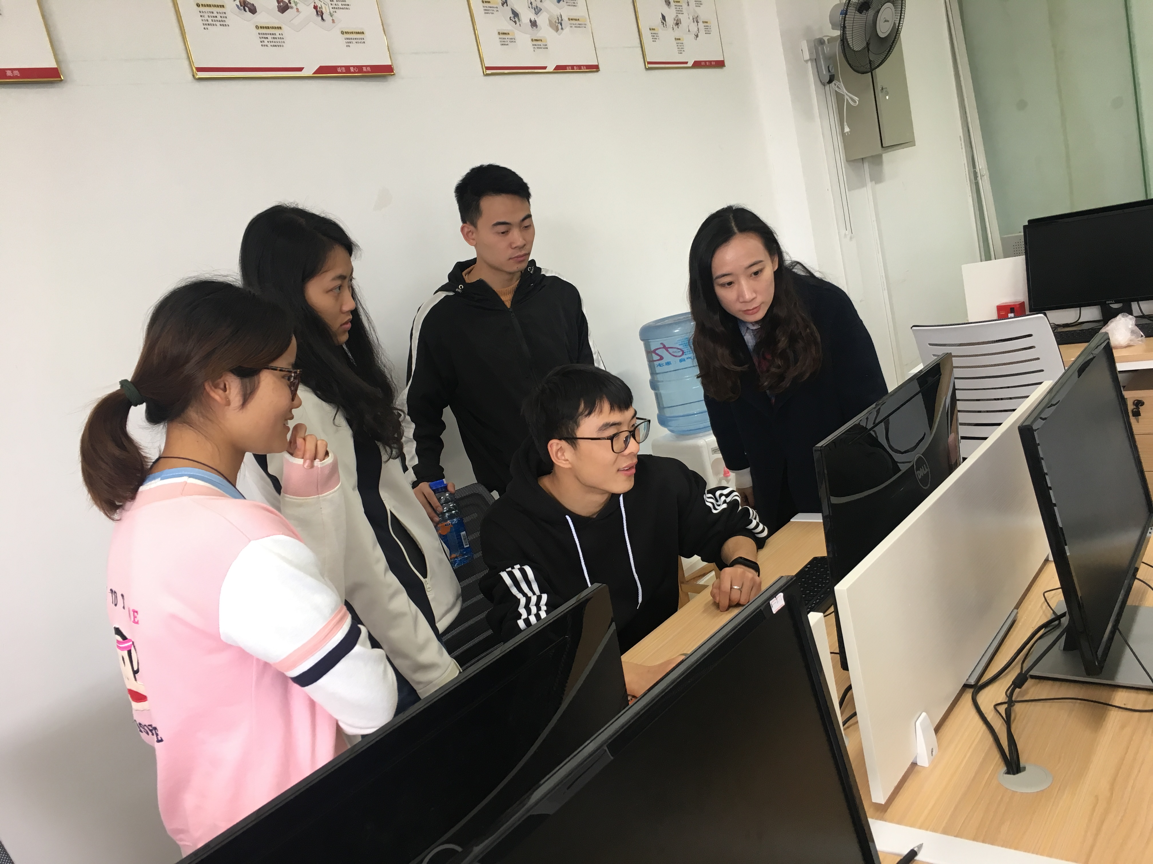 贵州盛华beat365教师指导省赛会计学生1.JPG