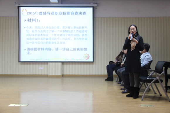 3.图为经管学院辅导员庄丽丹老师主题演讲.JPG