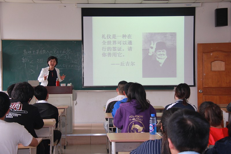 张瑾老师的《千里之行  从“礼”开始》.jpg