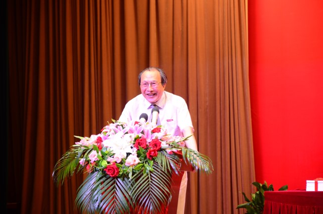 4.董事李重华教授致答谢词 .jpg
