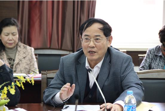 程龙根副校长主持会议.JPG
