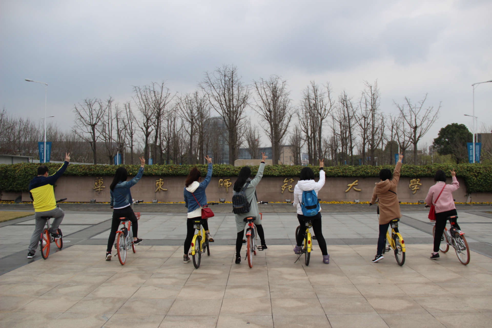 路经华师大.JPG