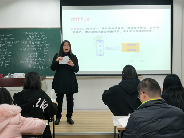 谢咏梅老师会计凭证课程思政照片_副本.jpg