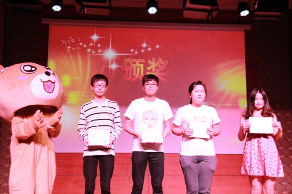 5.“优秀易班工作站”获得者院系代表.JPG