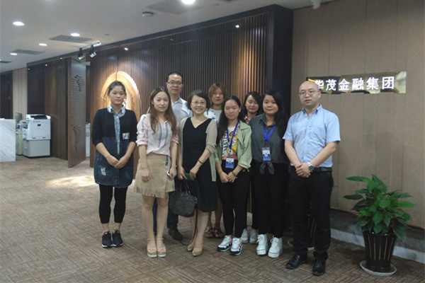 2014金融专业学生在华茂金融集团实习_副本.jpg