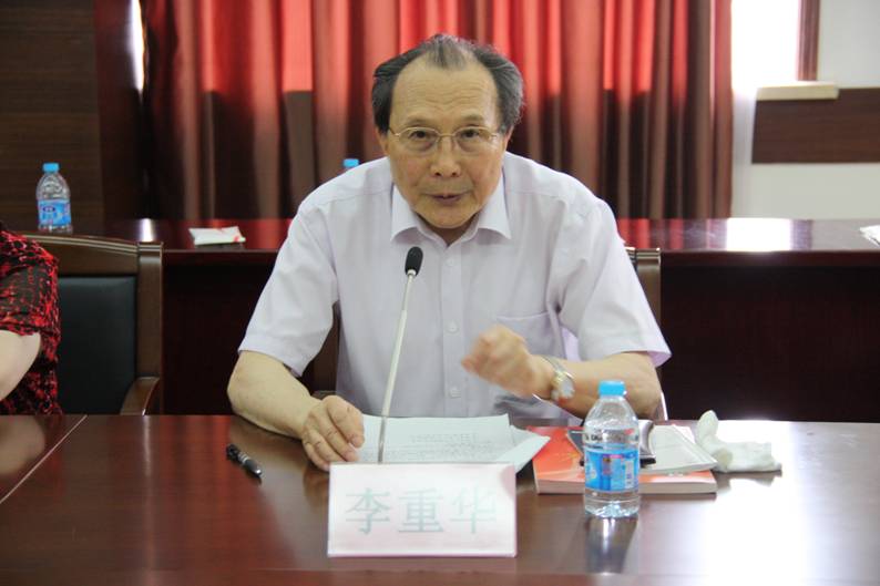 3董事李重华组织并主持93同学返校聚会.jpg