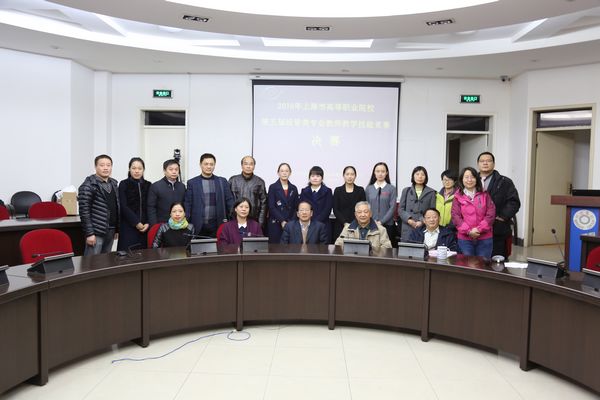 比赛选手与评委合影.jpg